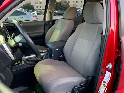 Used 2018 Toyota Tacoma SR5 image 7