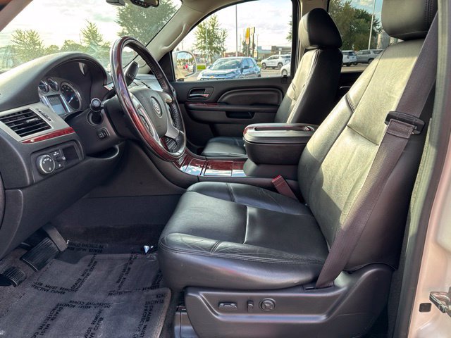 Used 2013 Cadillac Escalade Premium AWD/4WD image 10