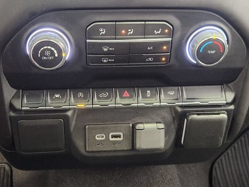Used 2022 Chevrolet Silverado 1500 Custom RWD image 18