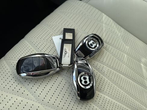 Used 2022 Bentley Flying Spur V8 image 30