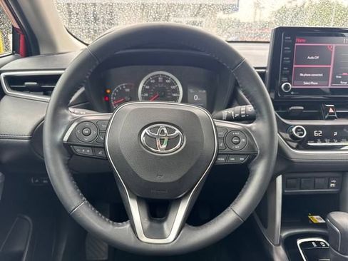 Used 2022 Toyota Corolla Cross LE w/ Moonroof Package image 15