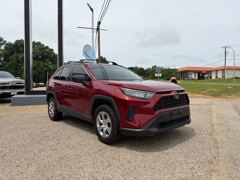 Used 2020 Toyota RAV4 LE FWD image 8