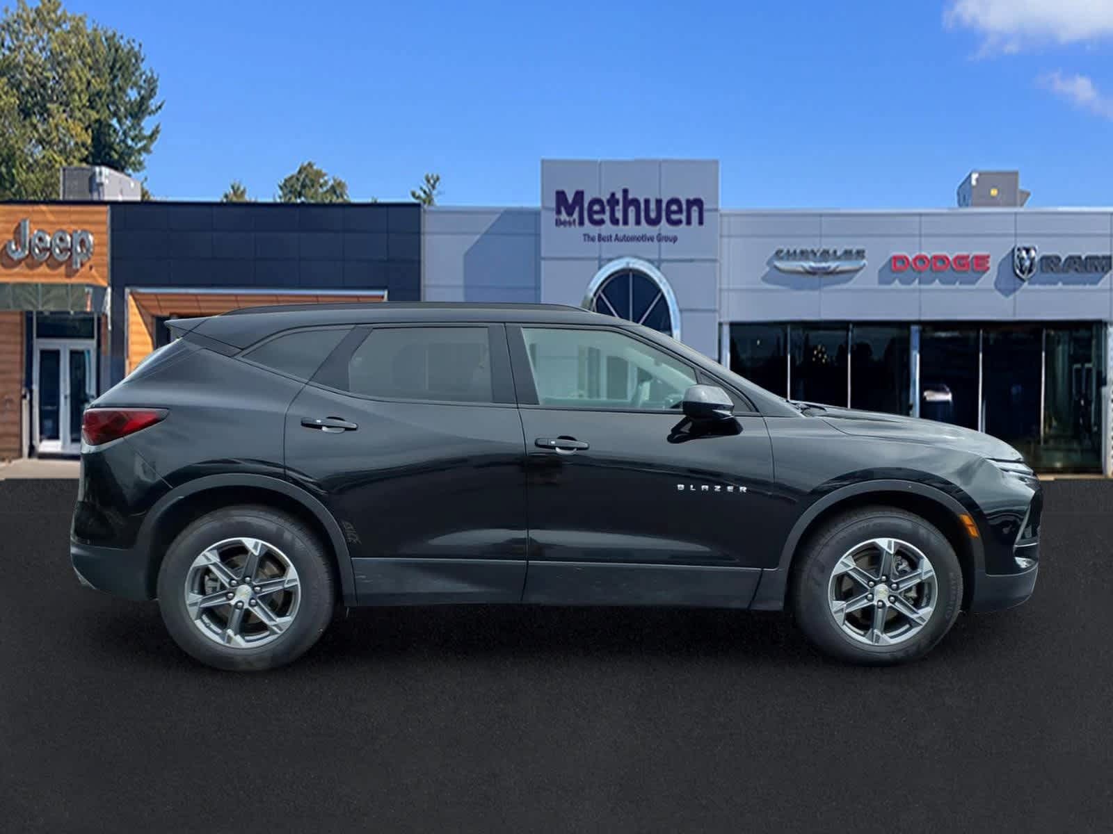 Used 2023 Chevrolet Blazer LT w/ Convenience Package AWD/4WD image 3