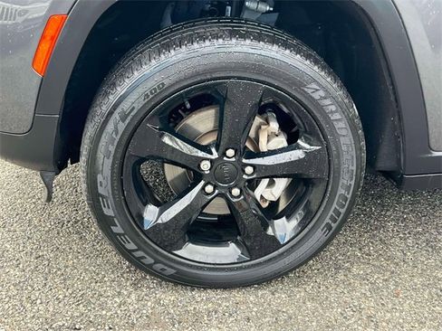 Certified 2023 Jeep Grand Cherokee Altitude image 10