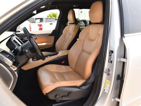 Used 2019 Volvo XC90 T6 Momentum AWD/4WD image 18