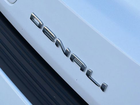 Used 2022 GMC Yukon Denali image 11