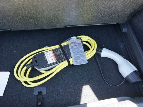 Used 2021 Volkswagen ID.4 Pro S RWD image 14