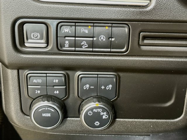 Used 2023 Chevrolet Tahoe Premier AWD/4WD image 10