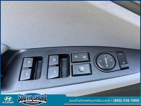 Used 2020 Hyundai Ioniq SE image 15