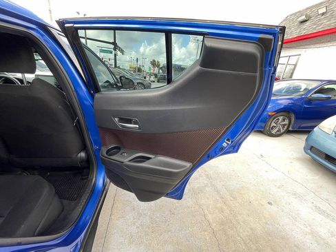 Used 2019 Toyota C-HR XLE FWD image 11