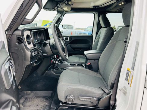 Used 2024 Jeep Wrangler Willys image 3