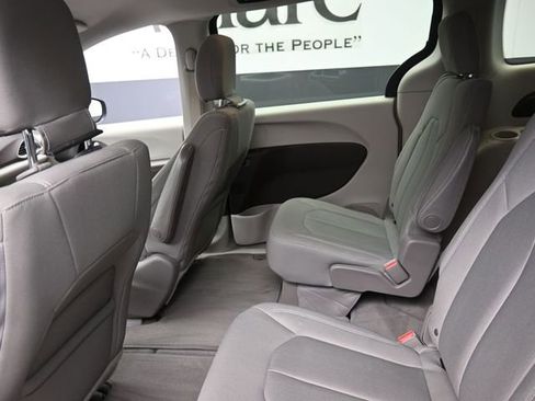 Used 2017 Chrysler Pacifica Touring w/ Tire & Wheel Group image 23