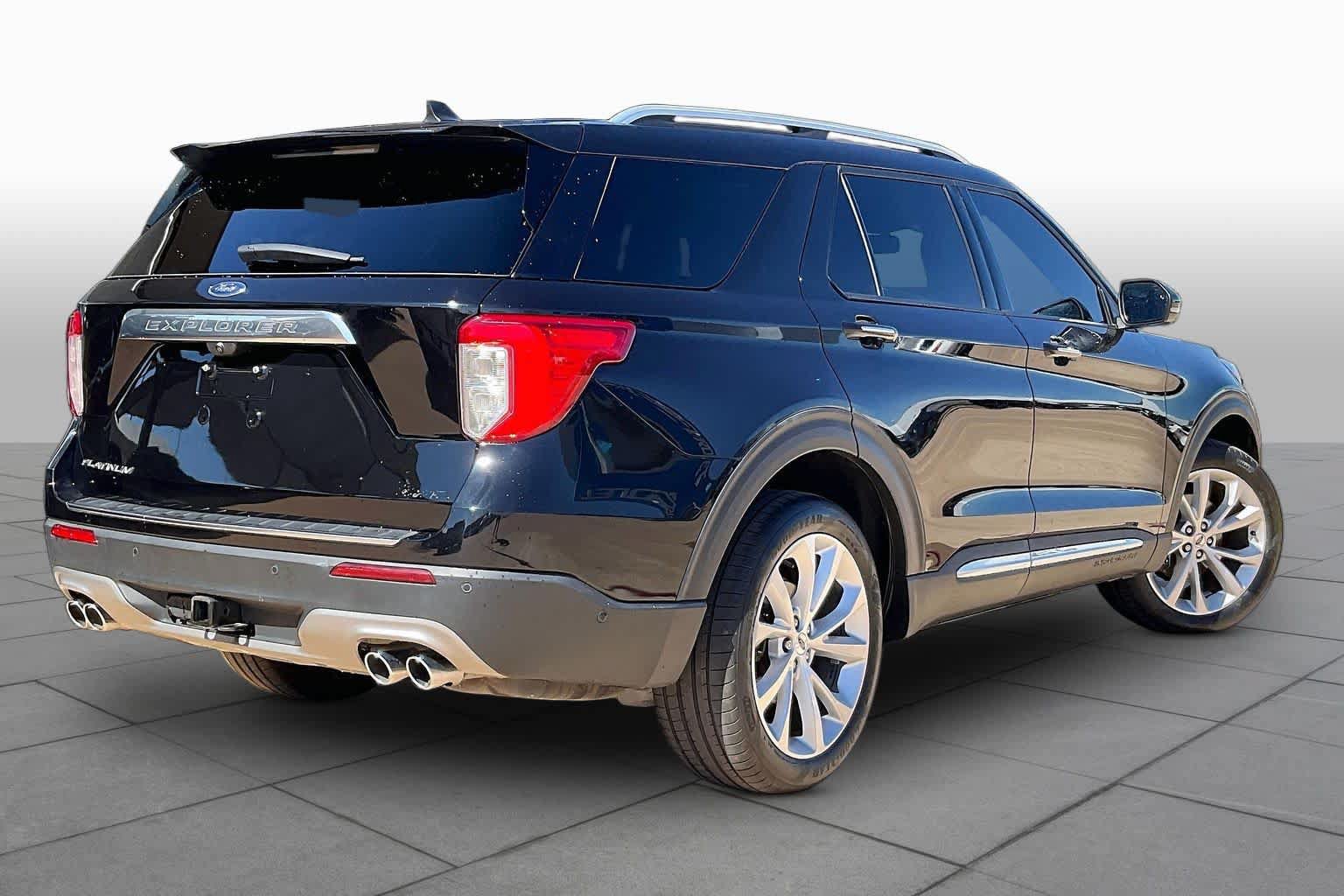 Used 2023 Ford Explorer Platinum w/ Technology Package AWD/4WD image 14