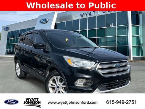 Used 2017 Ford Escape SE image 1