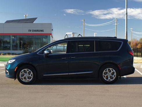 Used 2022 Chrysler Pacifica Limited image 14