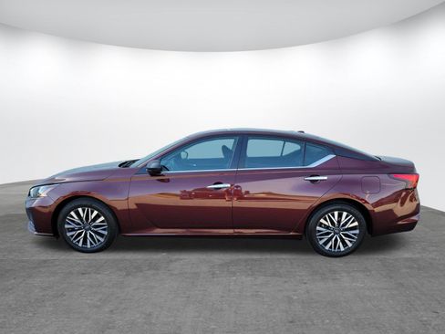 Used 2024 Nissan Altima 2.5 SV image 4