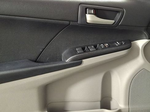 Used 2012 Toyota Camry LE FWD image 13