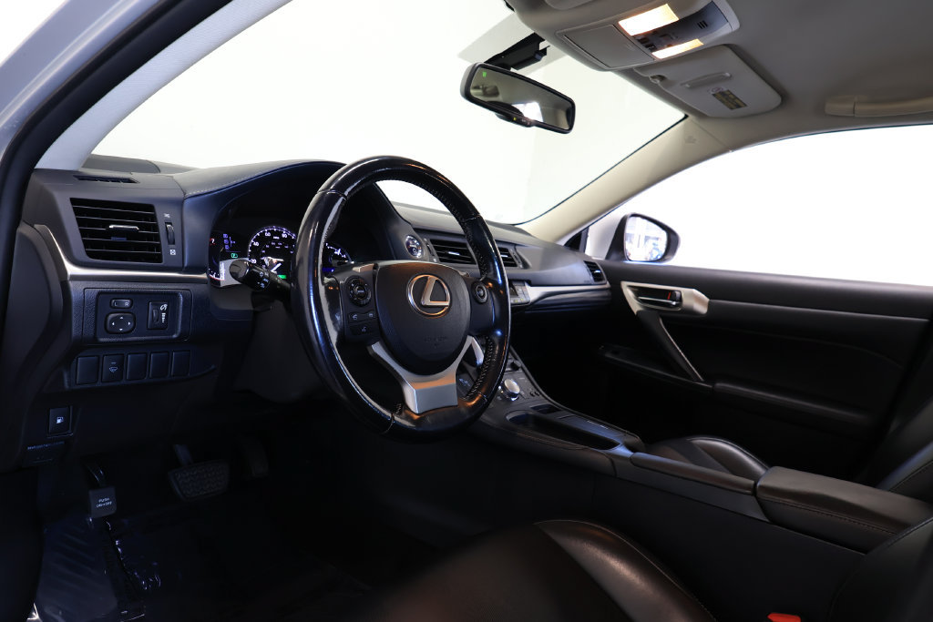 Used 2016 Lexus CT 200h w/ Seat Comfort Package FWD image 17