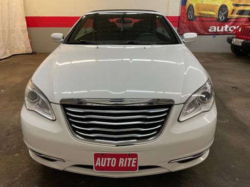 Used 2011 Chrysler 200 Touring image 4