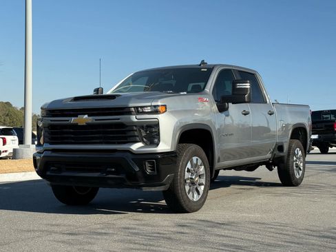 Used 2024 Chevrolet Silverado 2500 Custom w/ Custom Value Package image 1