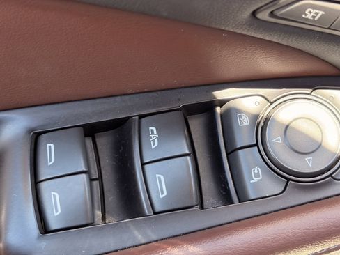 Used 2018 Buick Enclave Avenir w/ Avenir Technology Package FWD image 19