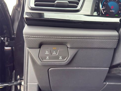 New 2026 Volkswagen Atlas Cross Sport SE image 15