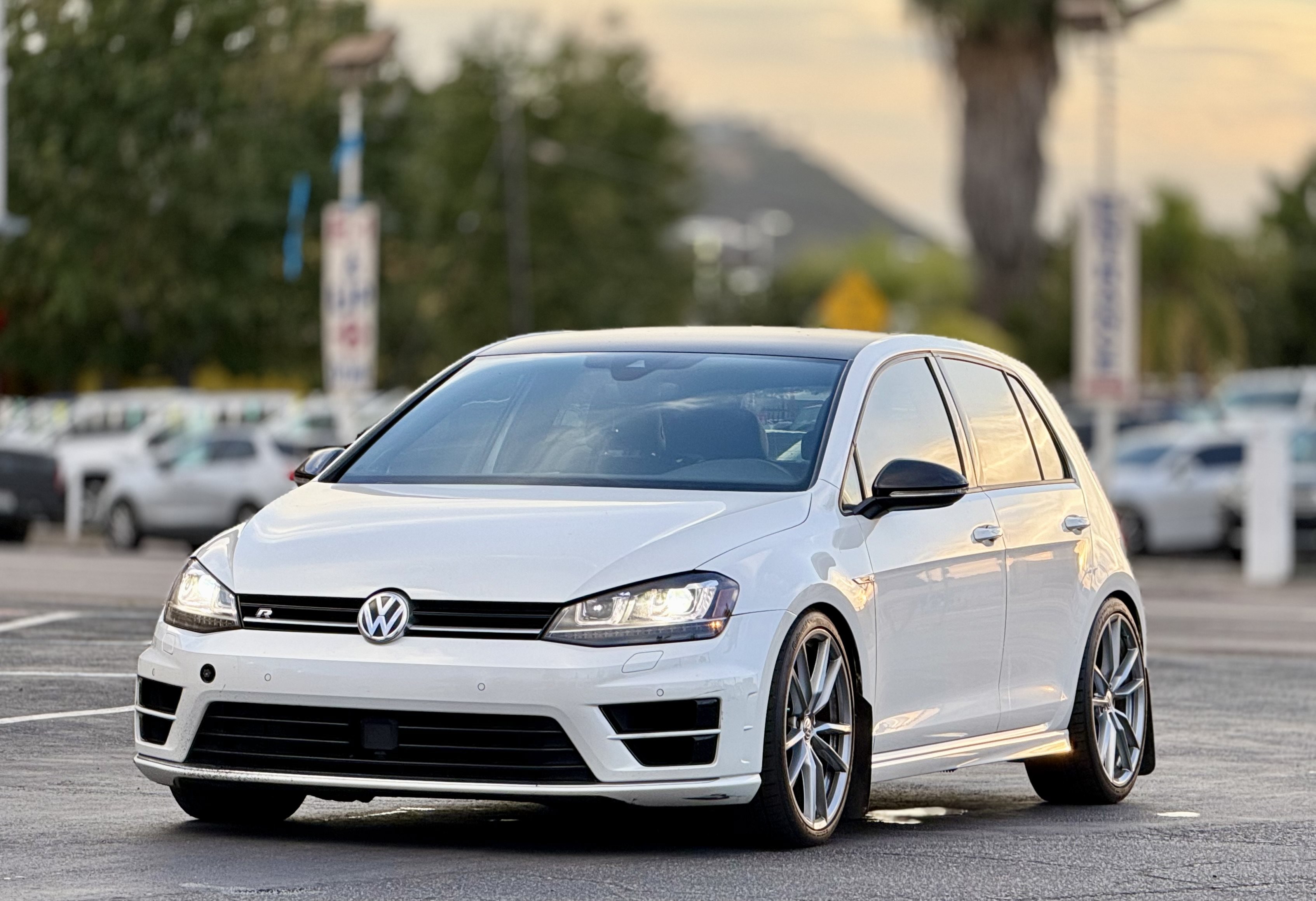 Used 2017 Volkswagen Golf R 4-Door AWD/4WD image 4
