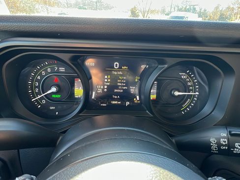 Used 2025 Jeep Wrangler Willys image 30