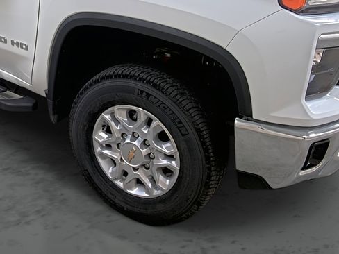 Used 2024 Chevrolet Silverado 2500 LT AWD/4WD image 14