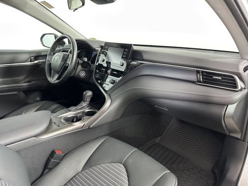 Used 2024 Toyota Camry SE image 25