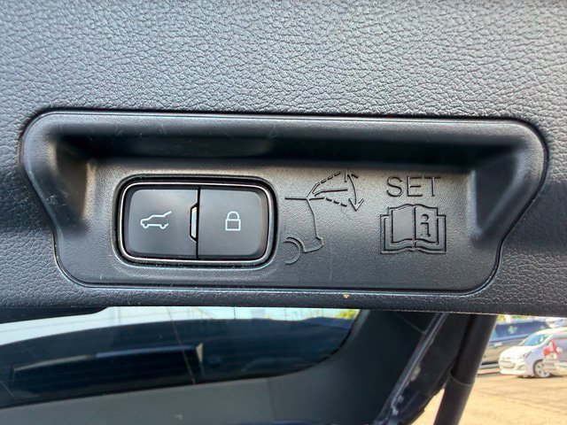 Used 2021 Ford Explorer XLT w/ Equipment Group 202A AWD/4WD image 12