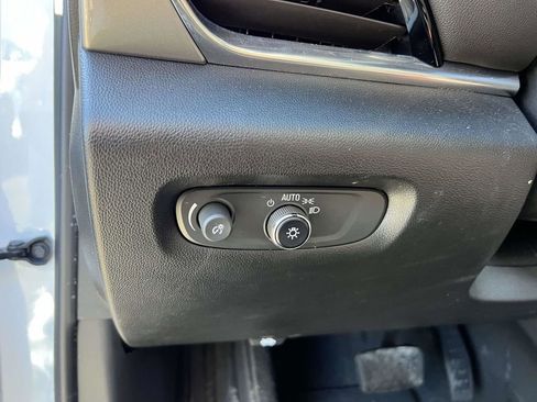 Used 2023 Chevrolet Traverse LT image 24