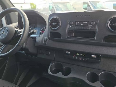 Used 2025 Mercedes-Benz Sprinter 2500 image 12