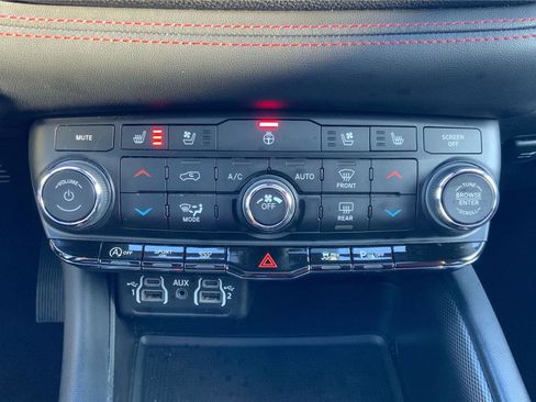 Used 2024 Dodge Durango GT image 35