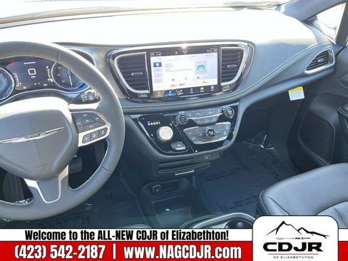 New 2026 Chrysler Pacifica Select image 13