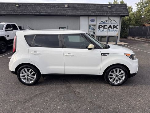 Used 2017 Kia Soul + FWD image 8