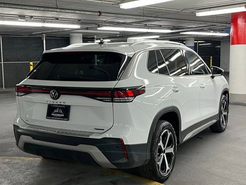 New 2025 Volkswagen Tiguan SE image 6