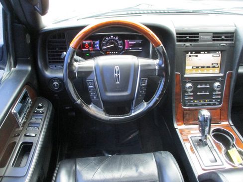 Used 2017 Lincoln Navigator L Select AWD/4WD image 20
