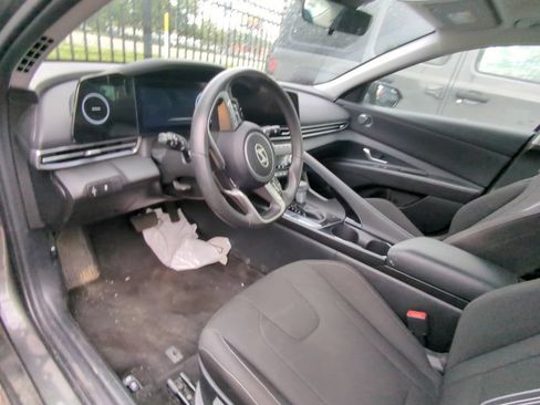 Used 2025 Hyundai Elantra SEL FWD image 7