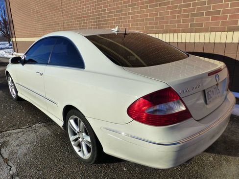 Used 2009 Mercedes-Benz CLK 350 Coupe image 8