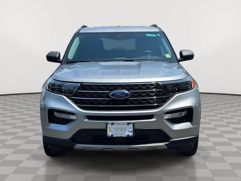 Used 2023 Ford Explorer XLT w/ Equipment Group 202A AWD/4WD image 2