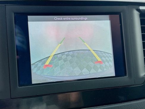 Used 2019 Chrysler Pacifica Touring Plus w/ S Appearance Package FWD image 15