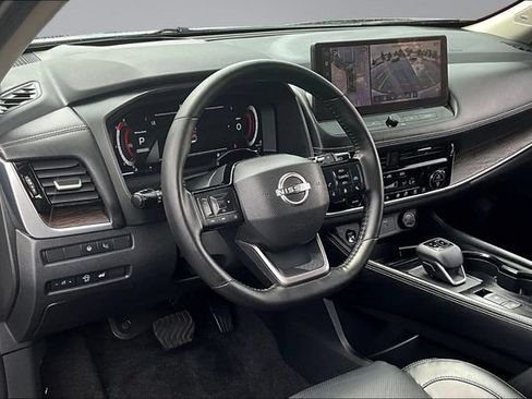 Used 2025 Nissan Rogue Platinum w/ Tech Package FWD image 17