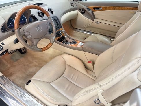 Used 2008 Mercedes-Benz SL 550 w/ AMG Sport Pkg image 4