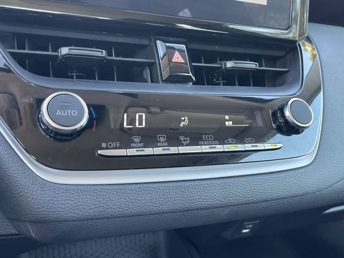 Used 2025 Toyota Corolla LE FWD image 21