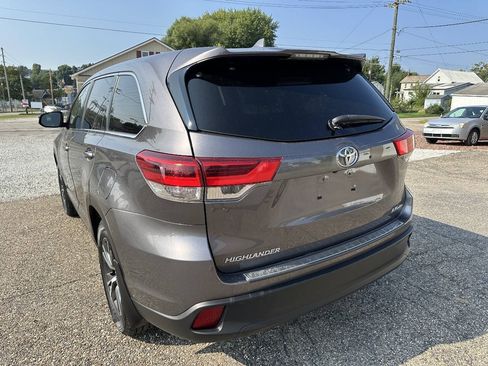 Used 2019 Toyota Highlander Plus AWD/4WD image 14