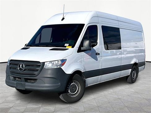 Used 2024 Mercedes-Benz Sprinter 2500 image 3