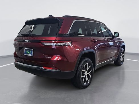 Used 2025 Jeep Grand Cherokee Limited image 3
