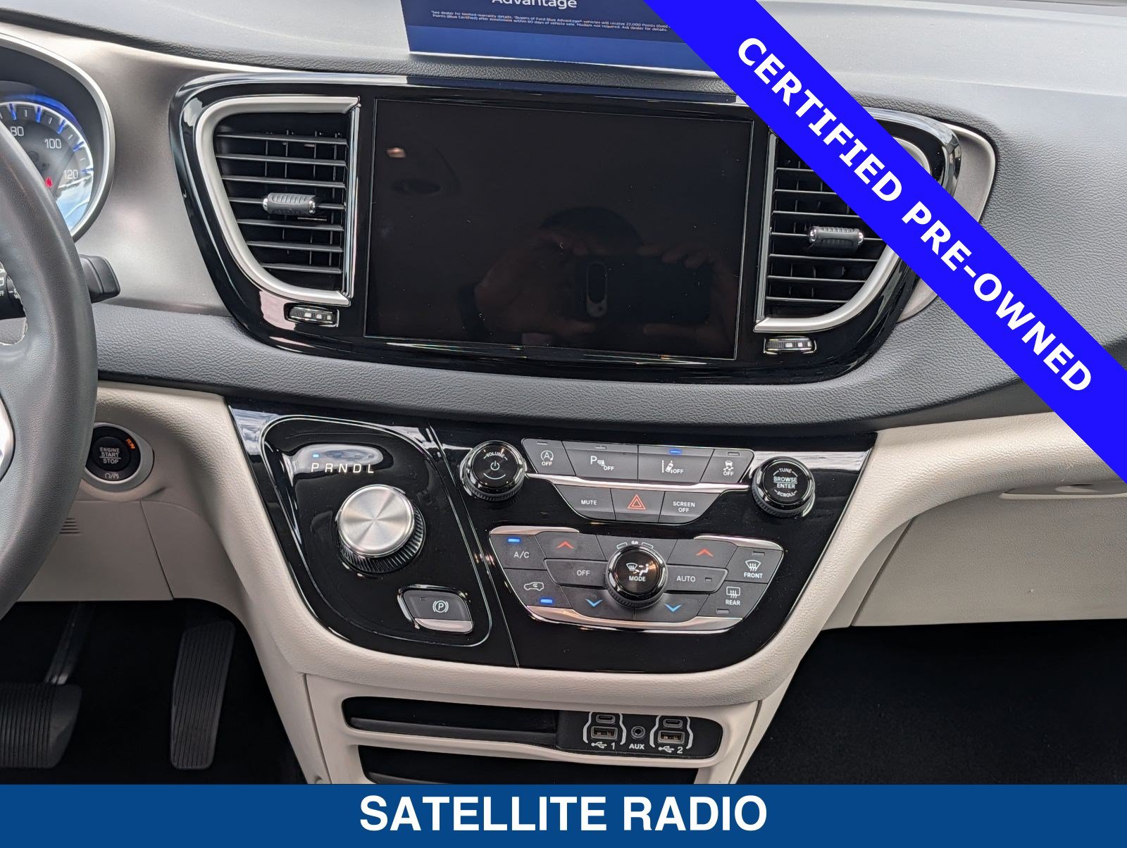 Used 2023 Chrysler Pacifica Touring-L FWD image 21