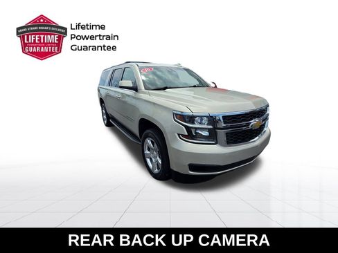 Used 2016 Chevrolet Suburban LT RWD image 6